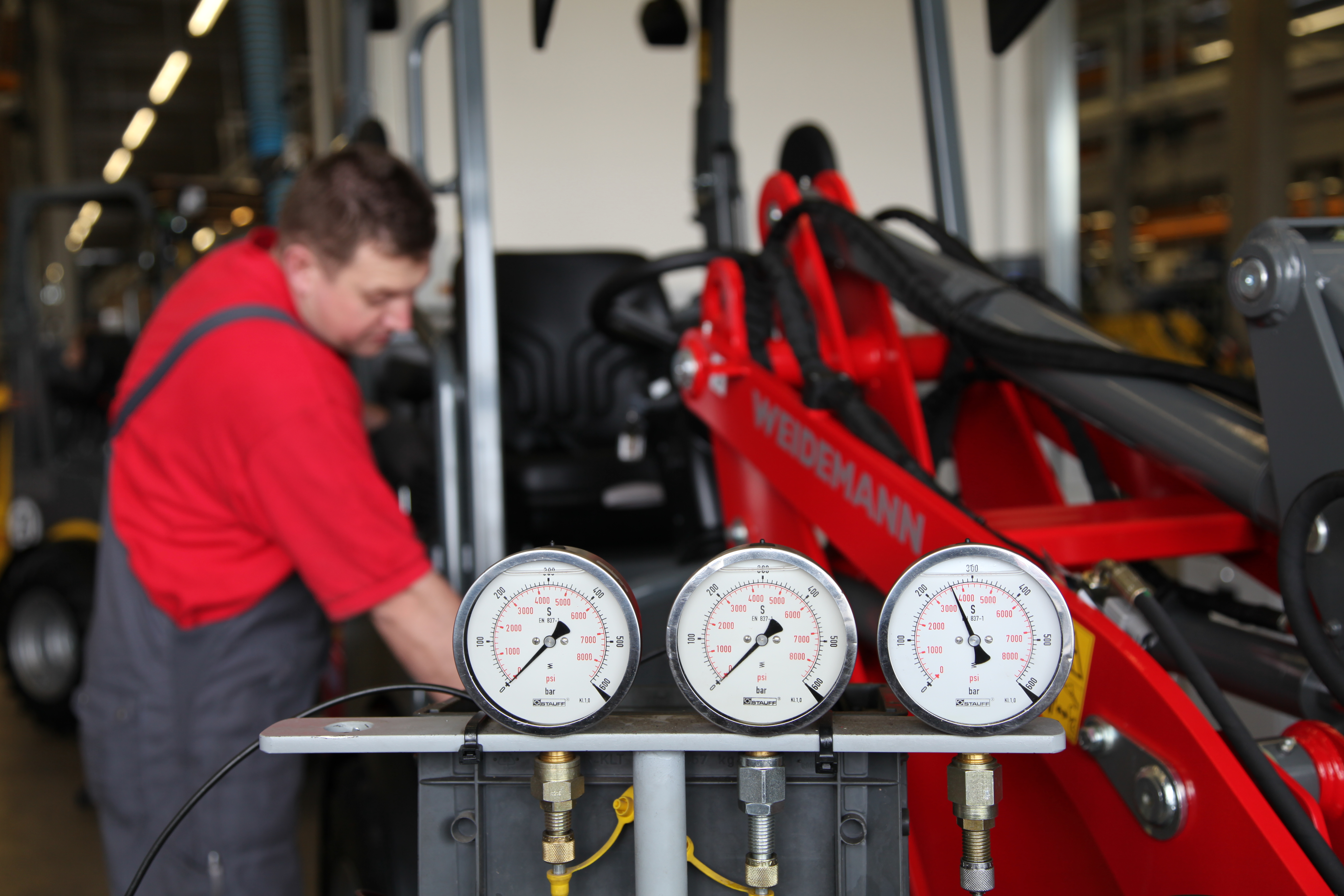 Employés Weidemann au contrôle final 