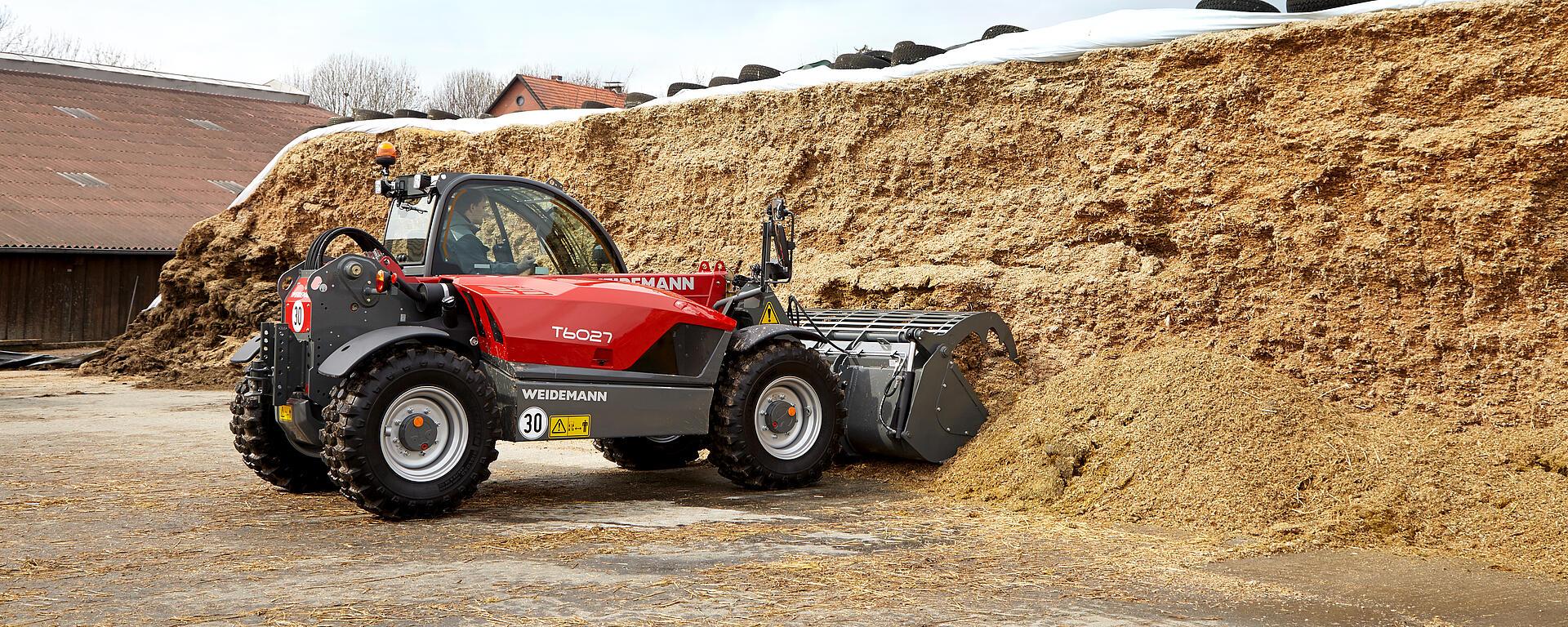 Weidemann telehandler T6027 cabin with power grab bucket in action