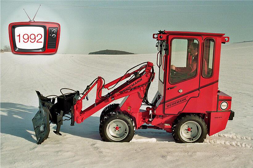 Weidemann Hoftrac  1002 D/P mit Schneeschild im Einsatz