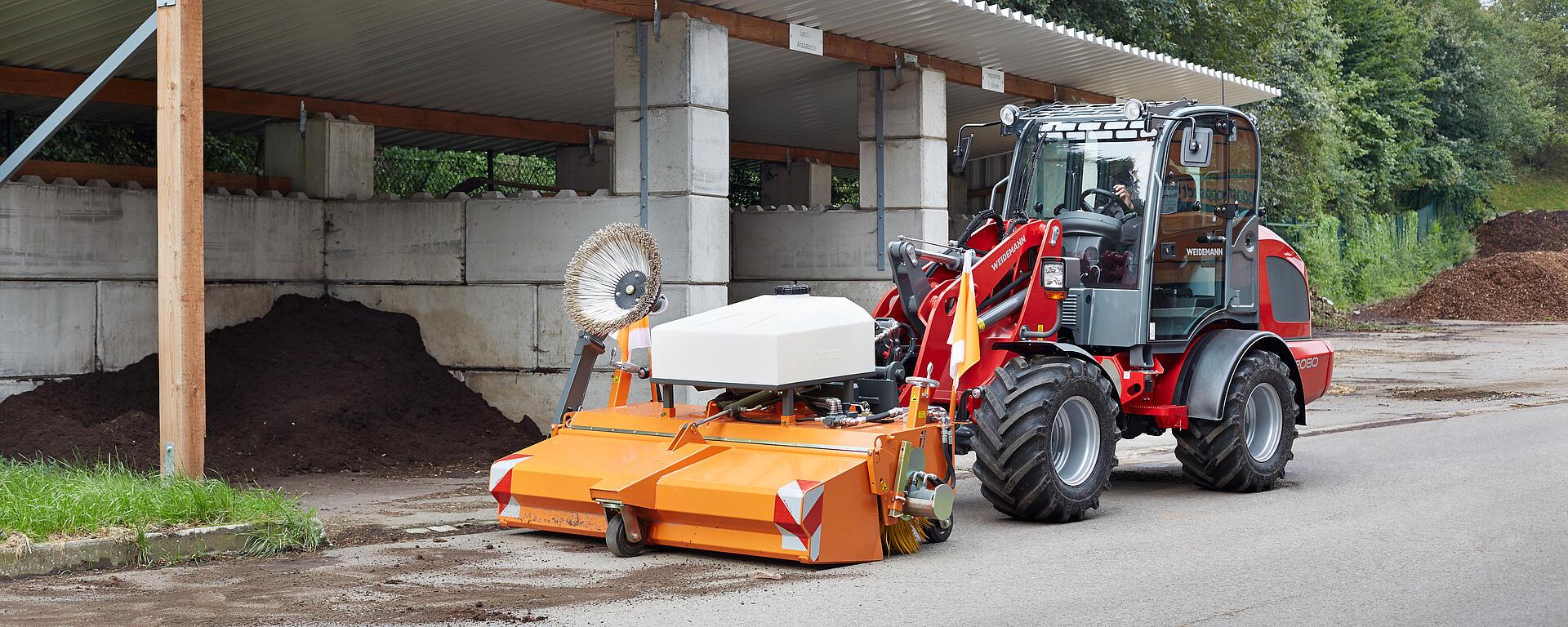 Weidemann wheel loader 2080 cabin with sweeper in action