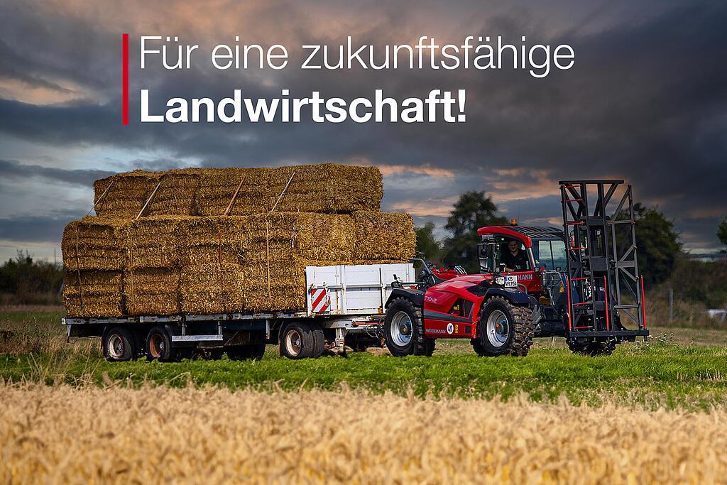Landwirtschaft_statement_1756x1170.jpg Teleskoplader T7042 mit Stroh Anhänger im Einsatz