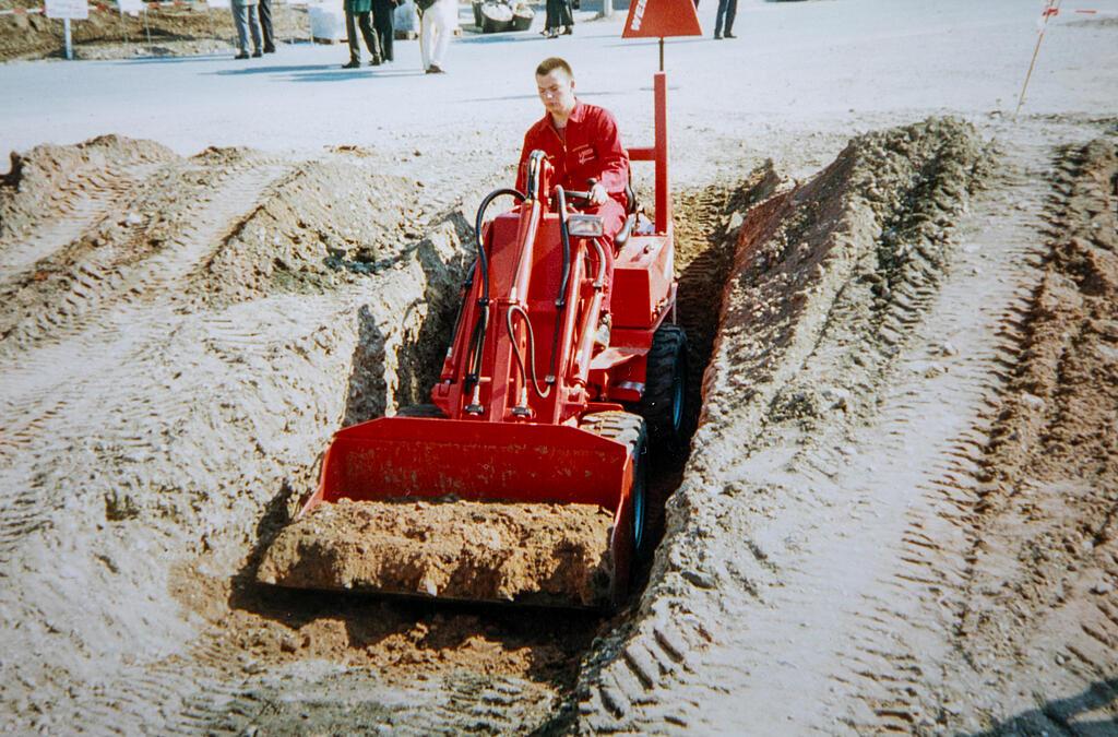 Weidemann Mitarbeiter auf Weidemann Hoftrac 