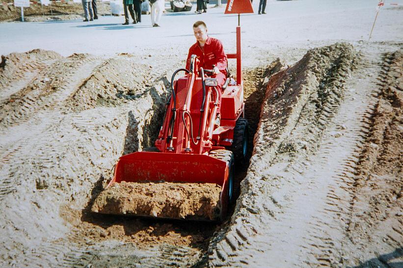 Weidemann Mitarbeiter auf Weidemann Hoftrac 