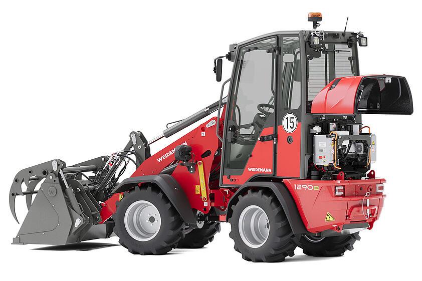 Weidemann Hoftrac 1290e mit Greifschaufel im Studio mit Motorhaube offen
