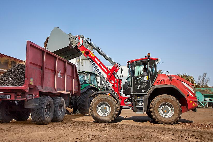 Weidemann wheel loader 9080, Entry and exit