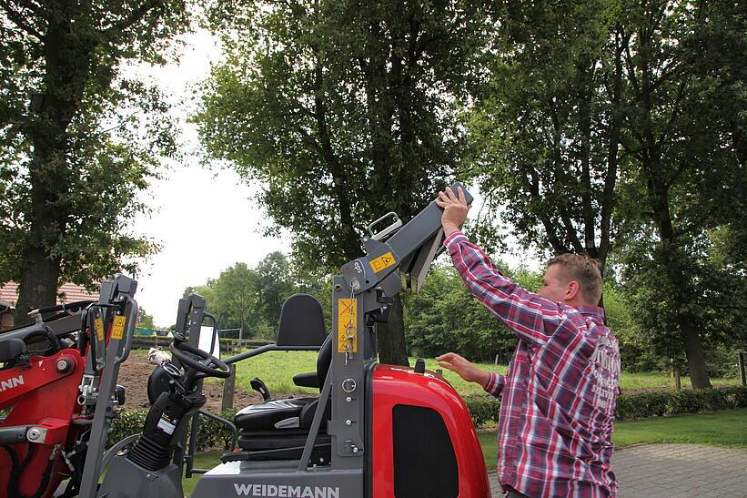 Weidemann Hoftrac 1250 im Einsatz, eps Dach abklappen