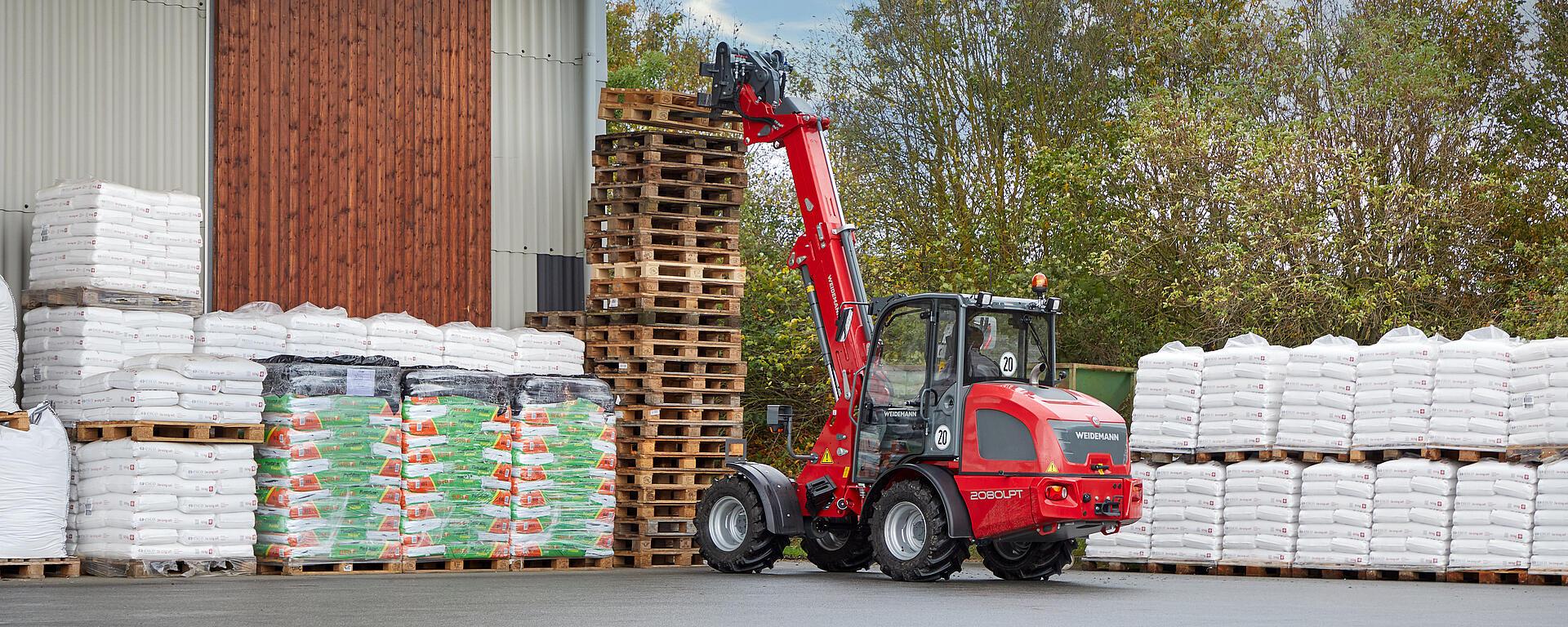 Weidemann telescopic wheel loader 2080LPT cabin with pallet fork in action