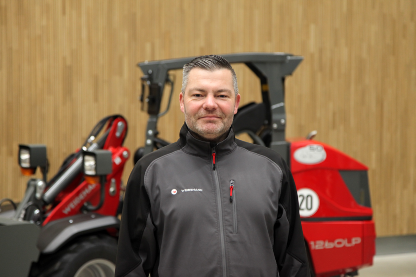 Weidemann Mitarbeiter vor einem Hoftrac 1260LP