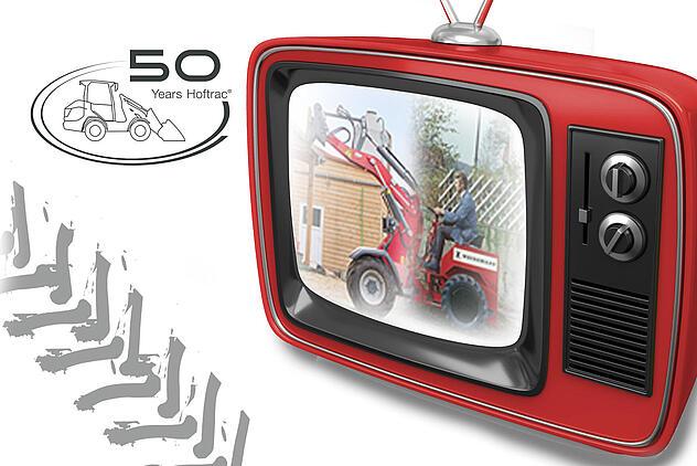Reifenspur mit 50 Jahre Hoftrac Logo und TV mit Weidemann Hoftrac