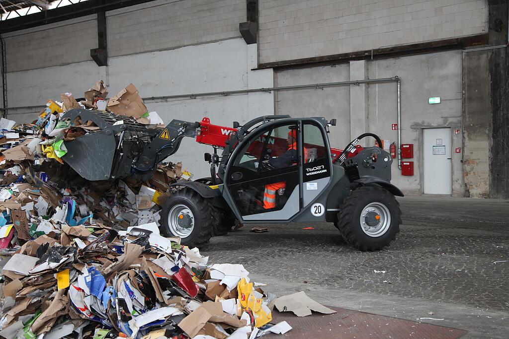 IMG_4228.JPG Weidemann Teleskoplader T6027 im Einsatz