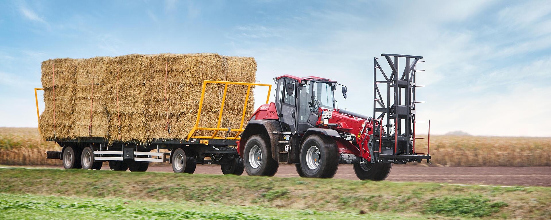 Weidemann telescopic wheel loader 9580T cabin with trailor transport in action